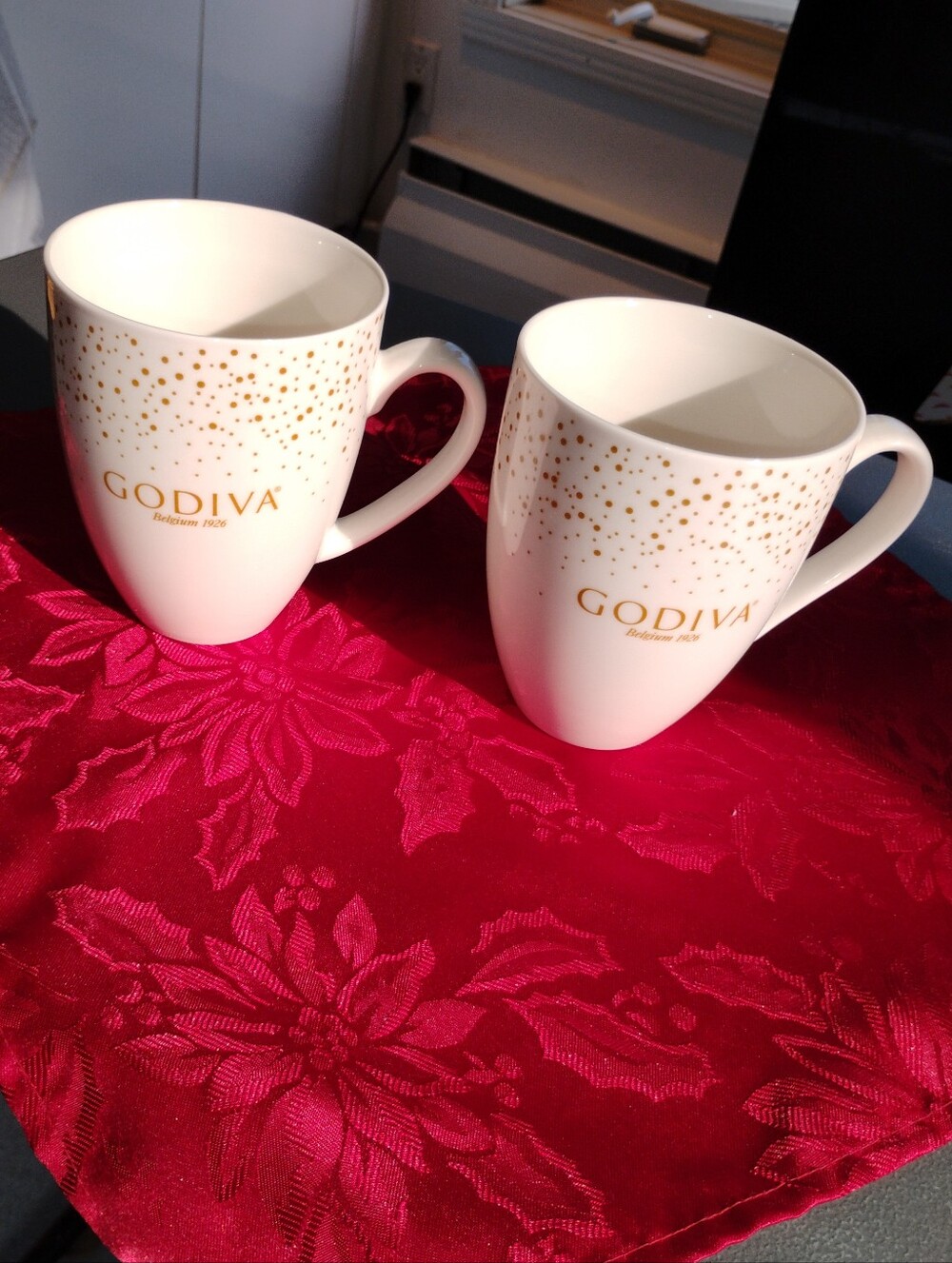 Set of 2 Godiva Large Coffee/Latte/Cocoa Mugs